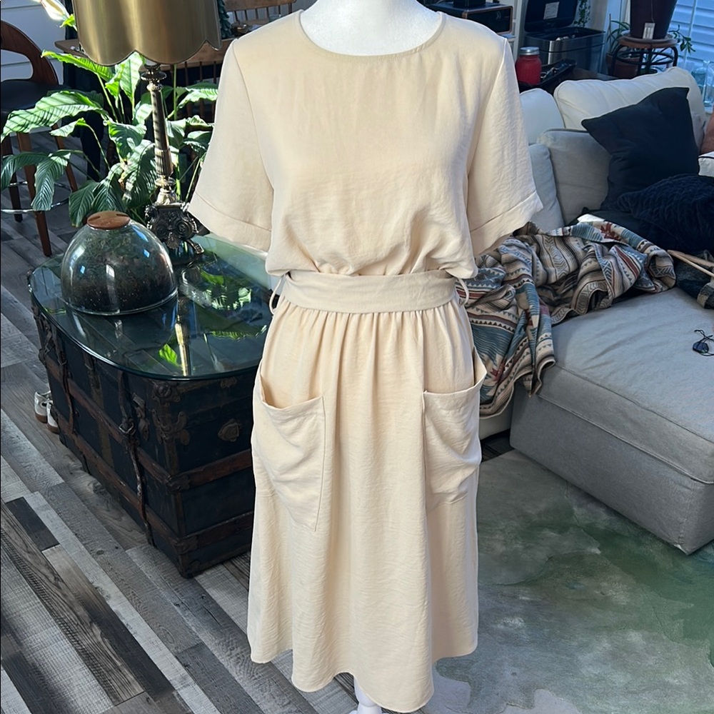 Gilli Cream Tie-Waist Midi Dress
